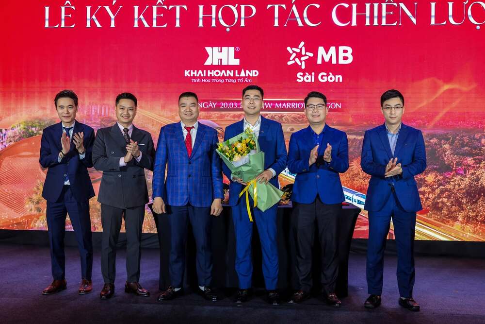 Đội ngũ chuyên viên MB Bank hỗ trợ tư vấn hồ sơ vay vốn tận nơi, nhanh chóng và bảo mật